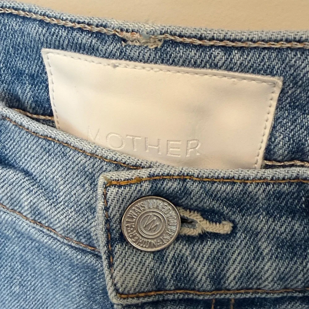 MOTHER Women’s The Insider Crop Step Fray Light Blue Distressed Jeans / Size 27